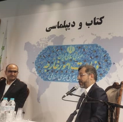 گفتگو با سعید خطیب زاده - نشست کتاب و دیپلمات، نمایشگاه کتاب تهران 1404